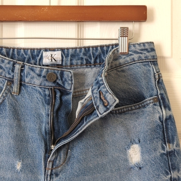 Calvin Klein Jeans Retro Medium Wash High Rise Distressed Straight Leg Jeans 30 - Picture 7 of 16